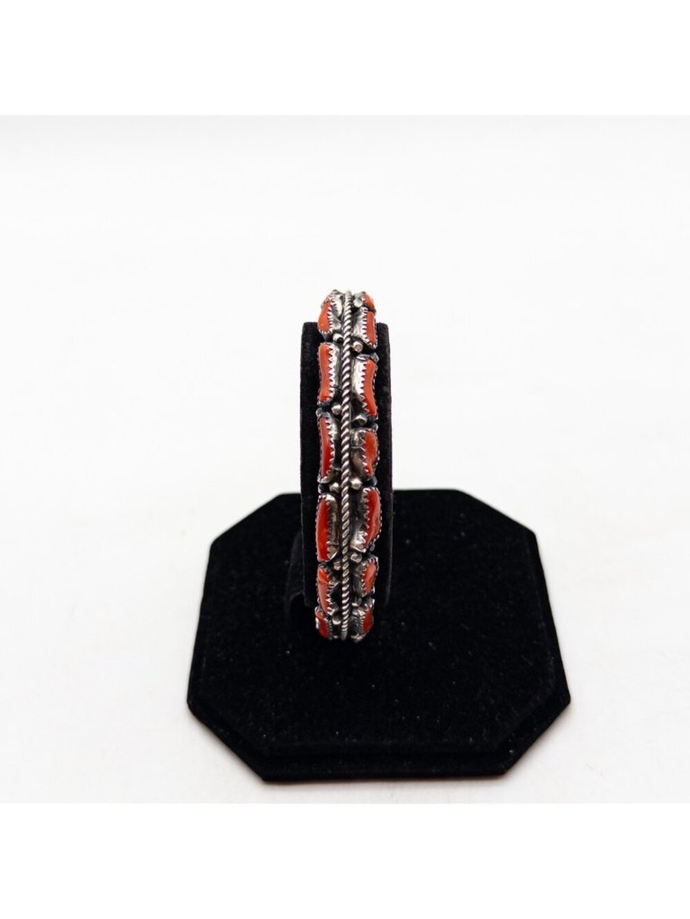 Stunning Bangle Bracelet in Sterling Silver NAVAJO Signed AW 10ct Coral Gem 50g